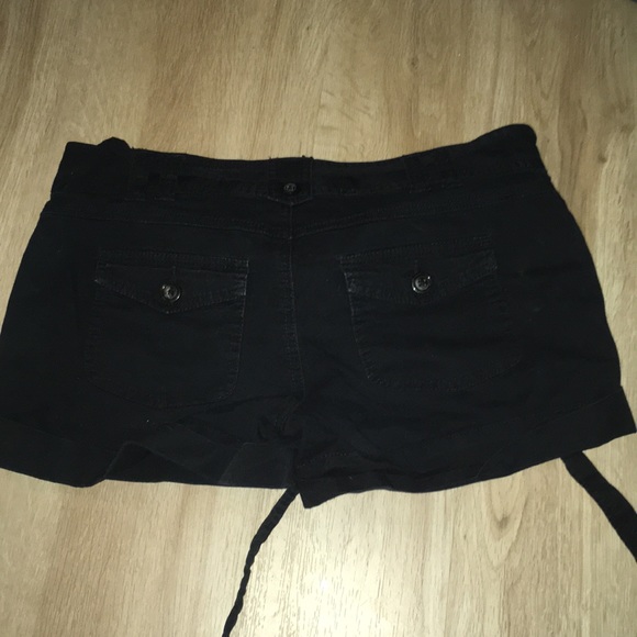Black Express Shorts with zippier pocket accents - Picture 4 of 4